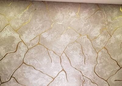 فني تركيب ورق جدران في الرياض