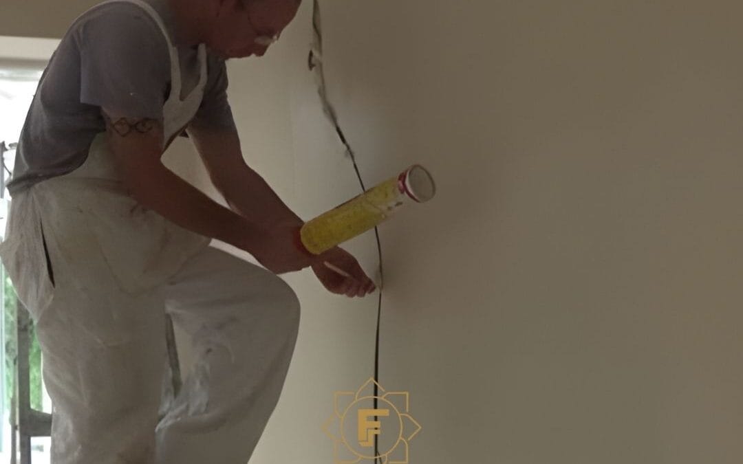 إصلاح تشققات الجدران ترميم في الرياض | حلول جذرية بضمان 7 سنوات